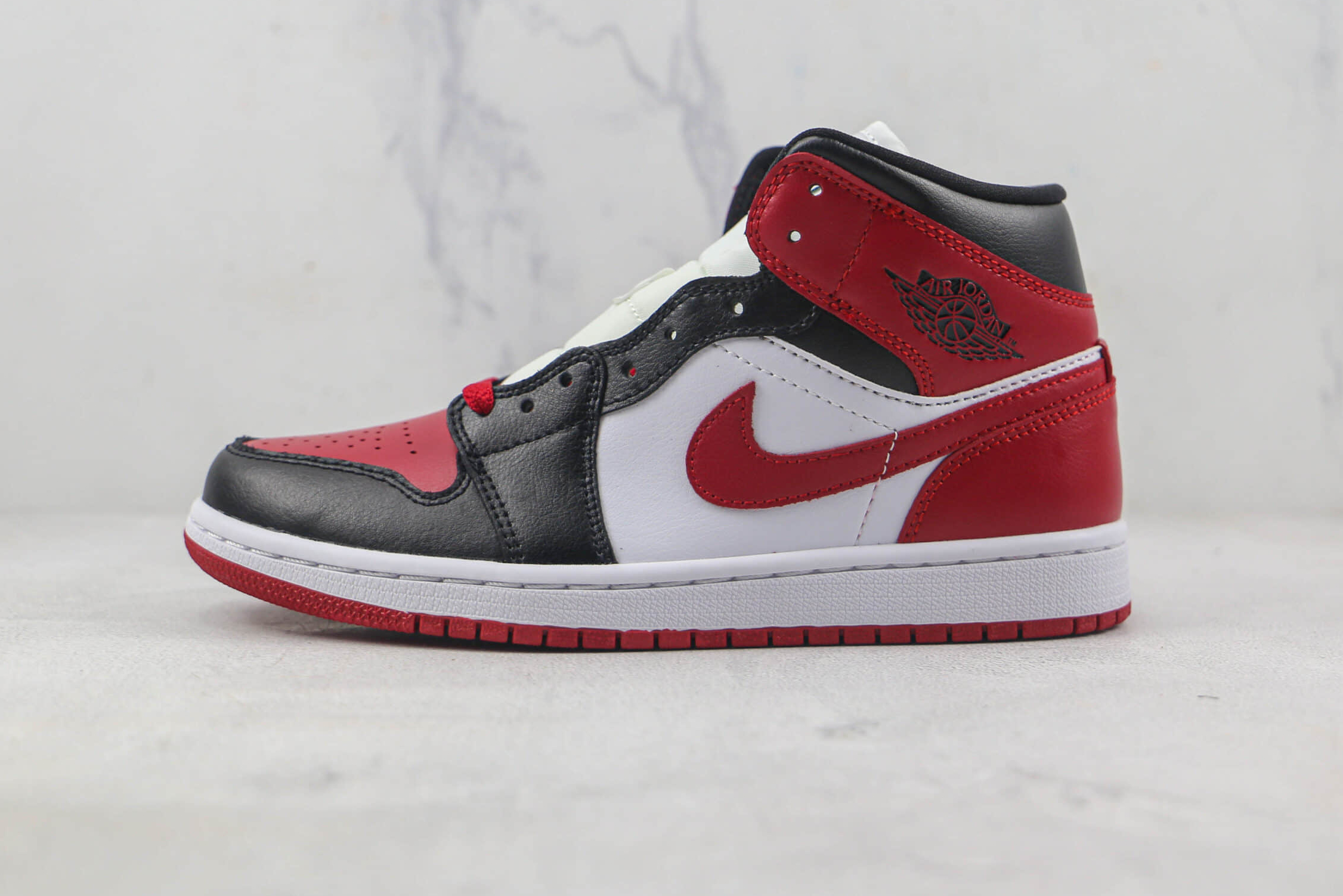 Air Jordan 1 Mid 'Alternate Bred Toe' BQ6472-079 - Iconic sneaker with a modern twist