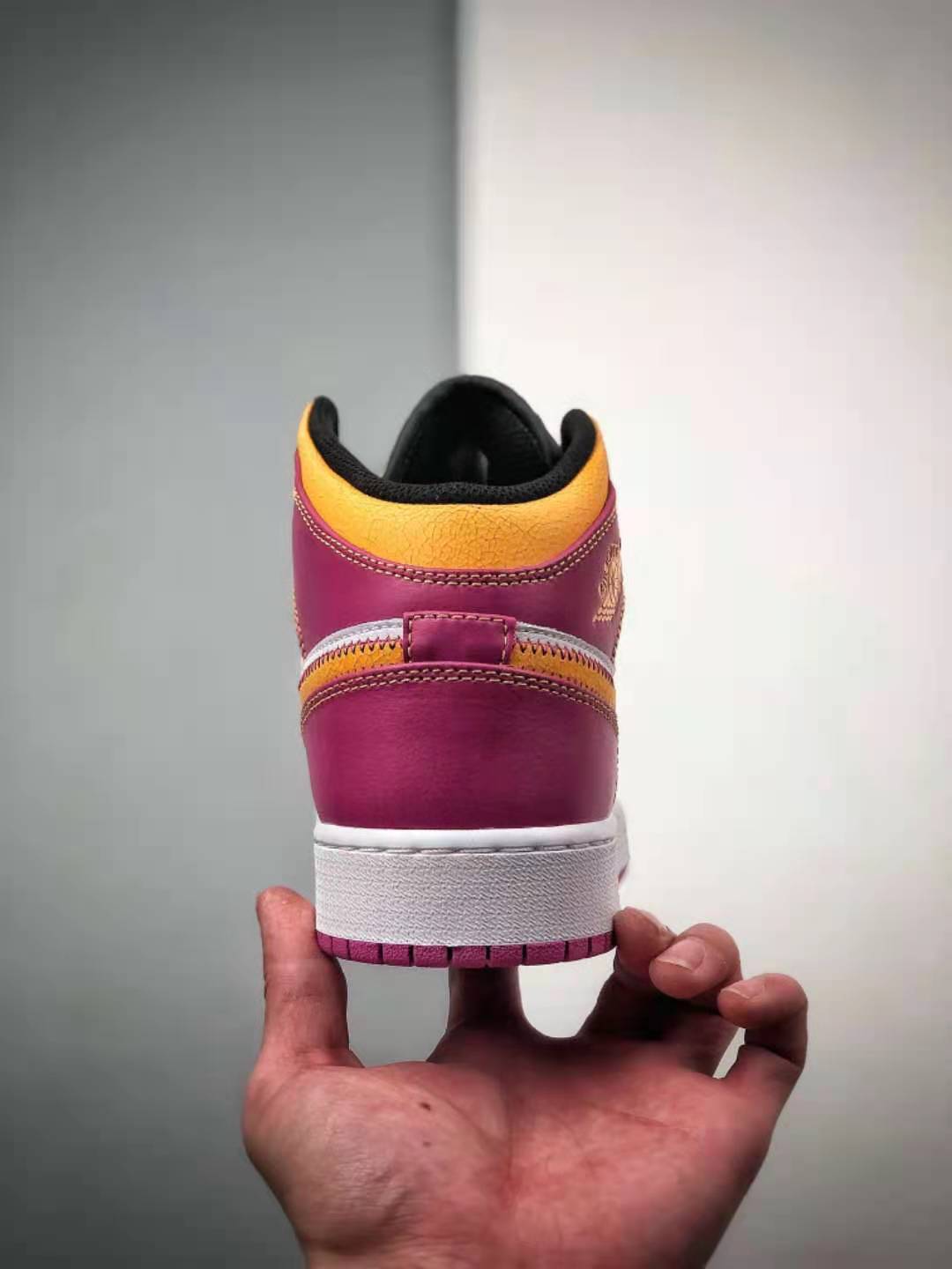 Air Jordan 1 'Da de Muertos' DC0500-100: Exquisitely Designed Sneakers Air Jordan 1 'Da de Muertos' DC0500-100: Exquisitely Designed Sneakers