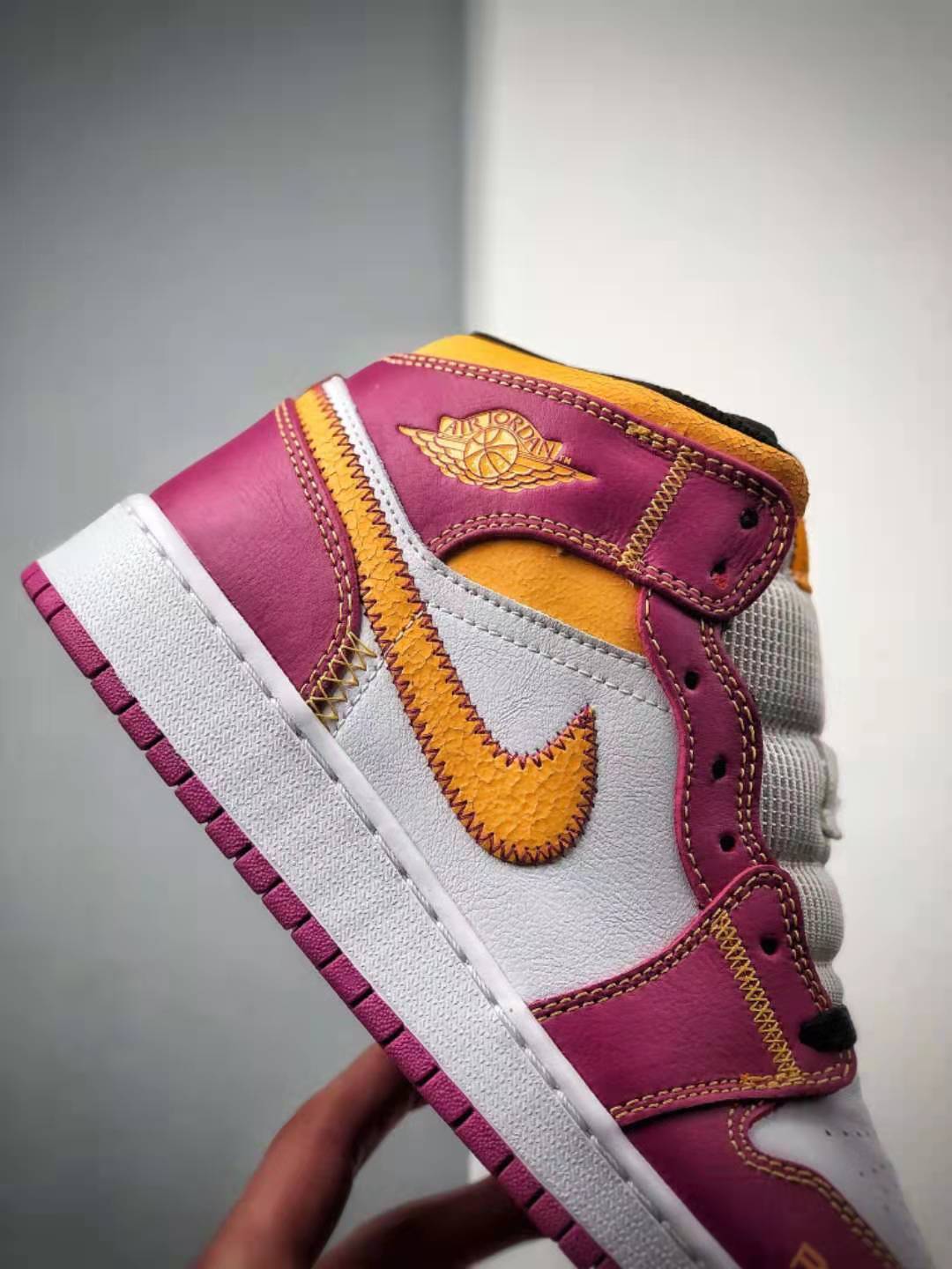 Air Jordan 1 'Da de Muertos' DC0500-100: Exquisitely Designed Sneakers Air Jordan 1 'Da de Muertos' DC0500-100: Exquisitely Designed Sneakers