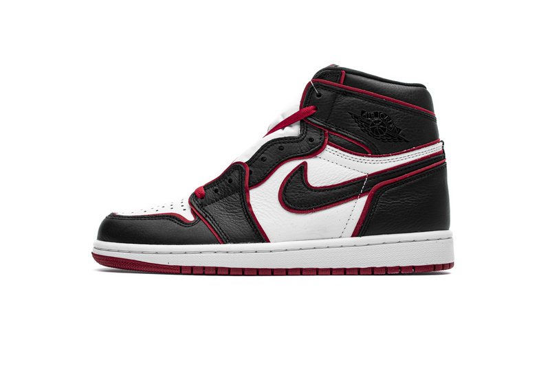 Air Jordan 1 Retro High OG 'Bloodline' 555088-062 - Iconic style and quality craftsmanship