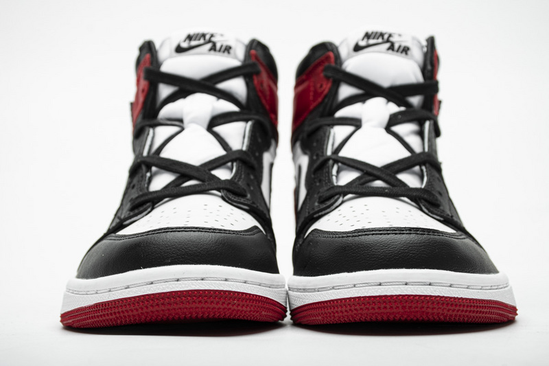Air Jordan 1 Retro High 'Satin Black Toe' CD0461-016 - Sleek & Stylish Sneakers Air Jordan 1 Retro High 'Satin Black Toe' CD0461-016 - Sleek & Stylish Sneakers