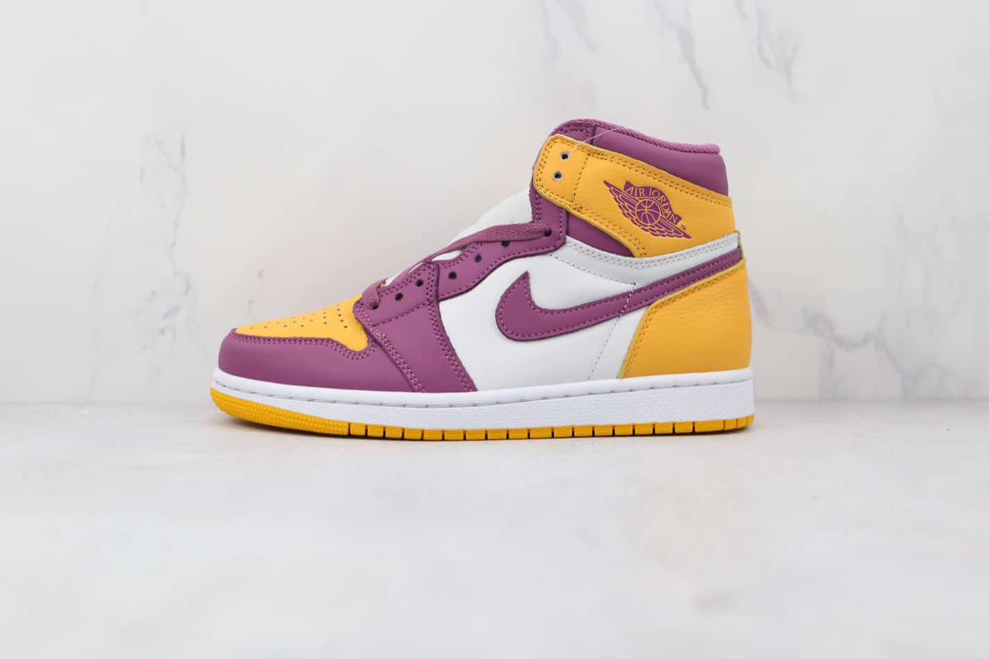 Air Jordan 1 Retro High OG 'Brotherhood' 555088-706: Classic design with a touch of elegance