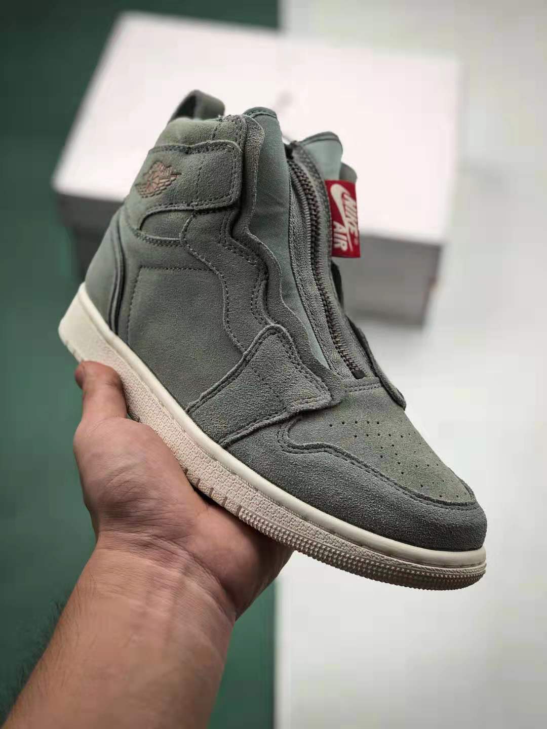 Air Jordan 1 Retro High Zip 'Mica Green' AQ3742-305: Sleek Style & Elevated Comfort