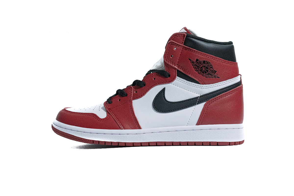 Air Jordan 1 Retro High OG 'Chicago' 2015 - Iconic Sneaker for Style aficionados