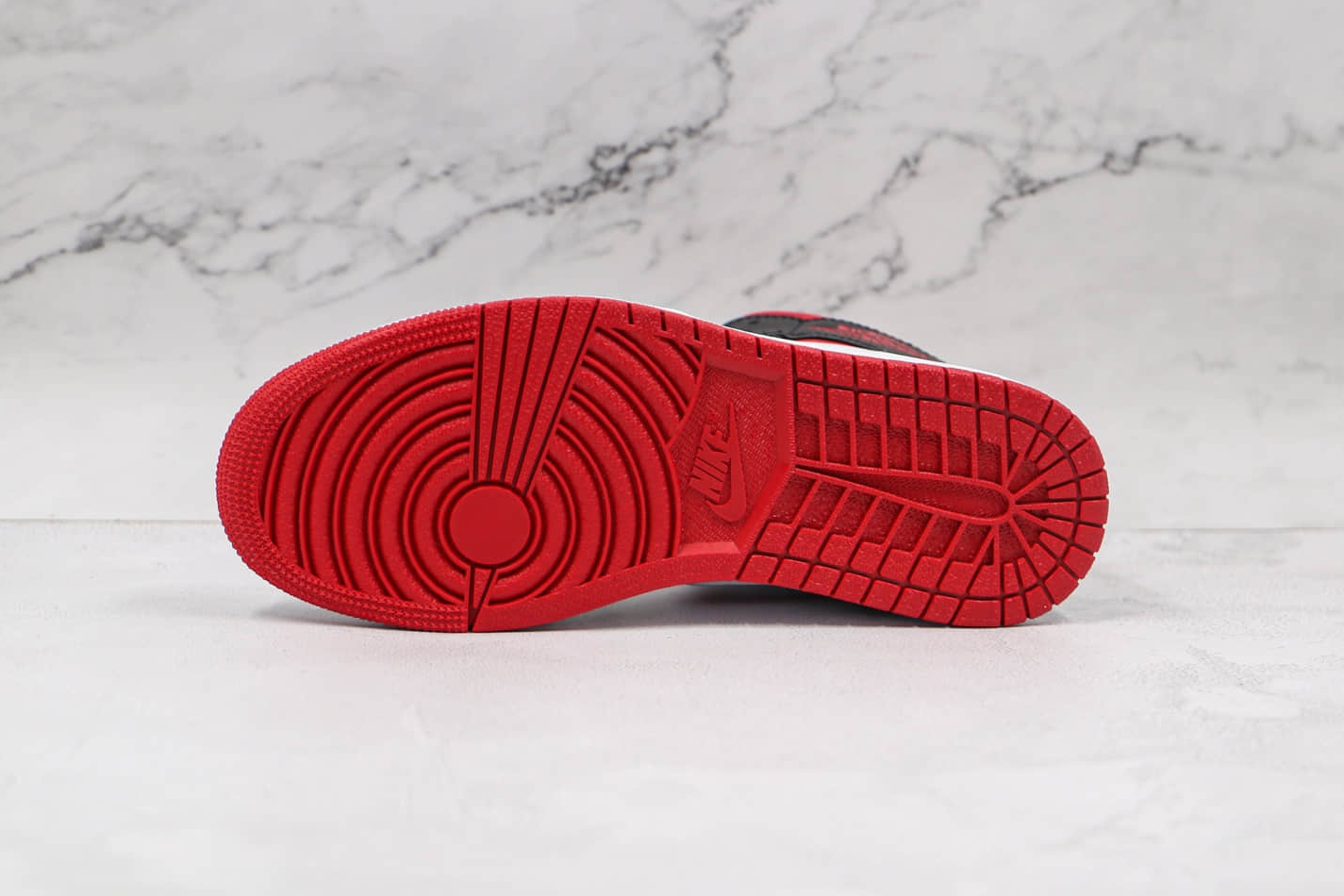 Air Jordan 1 Mid 'Black White Gym Red' 554724-122 - Stylish and Classic Sneakers Air Jordan 1 Mid 'Black White Gym Red' 554724-122 - Stylish and Classic Sneakers