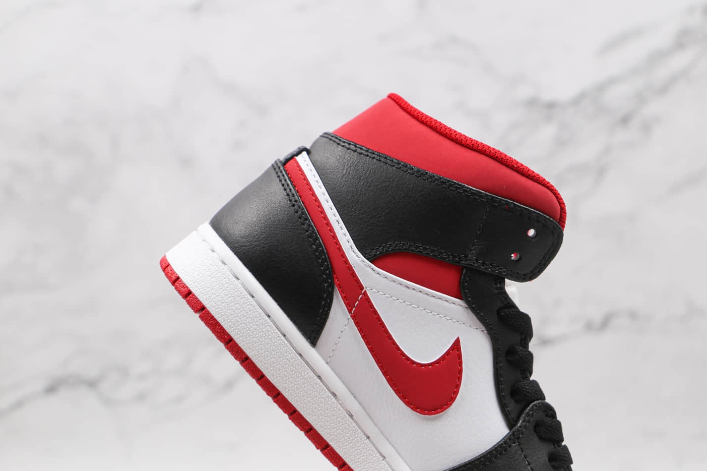 Air Jordan 1 Mid 'Black White Gym Red' 554724-122 - Stylish and Classic Sneakers Air Jordan 1 Mid 'Black White Gym Red' 554724-122 - Stylish and Classic Sneakers