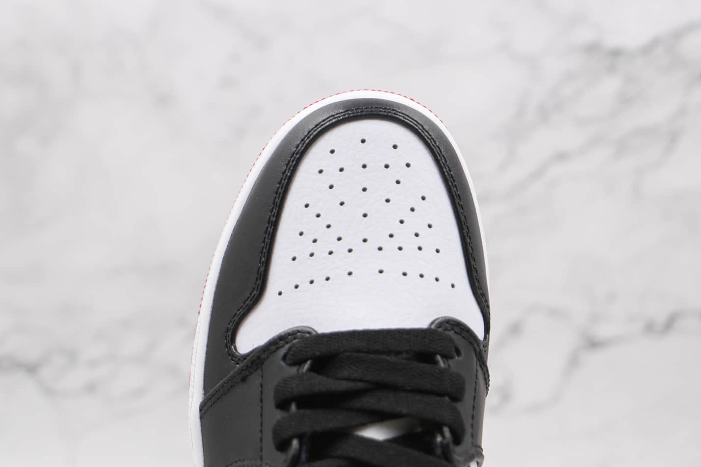 Air Jordan 1 Mid 'Black White Gym Red' 554724-122 - Stylish and Classic Sneakers Air Jordan 1 Mid 'Black White Gym Red' 554724-122 - Stylish and Classic Sneakers