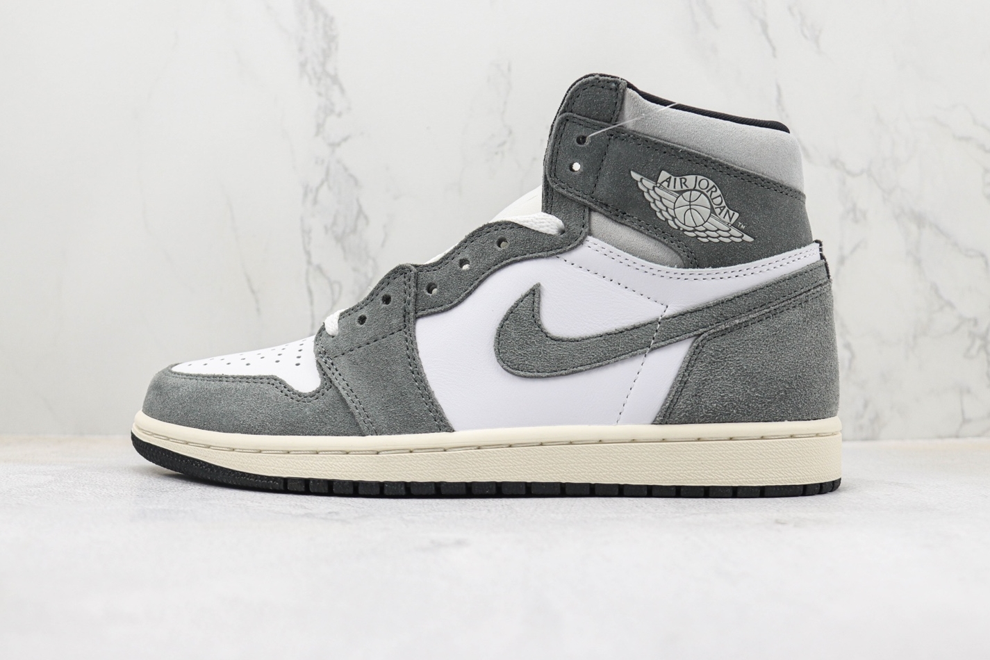 Air Jordan 1 Retro High OG 'Washed Heritage' DZ5485-051 - Trendy and Timeless Sneakers