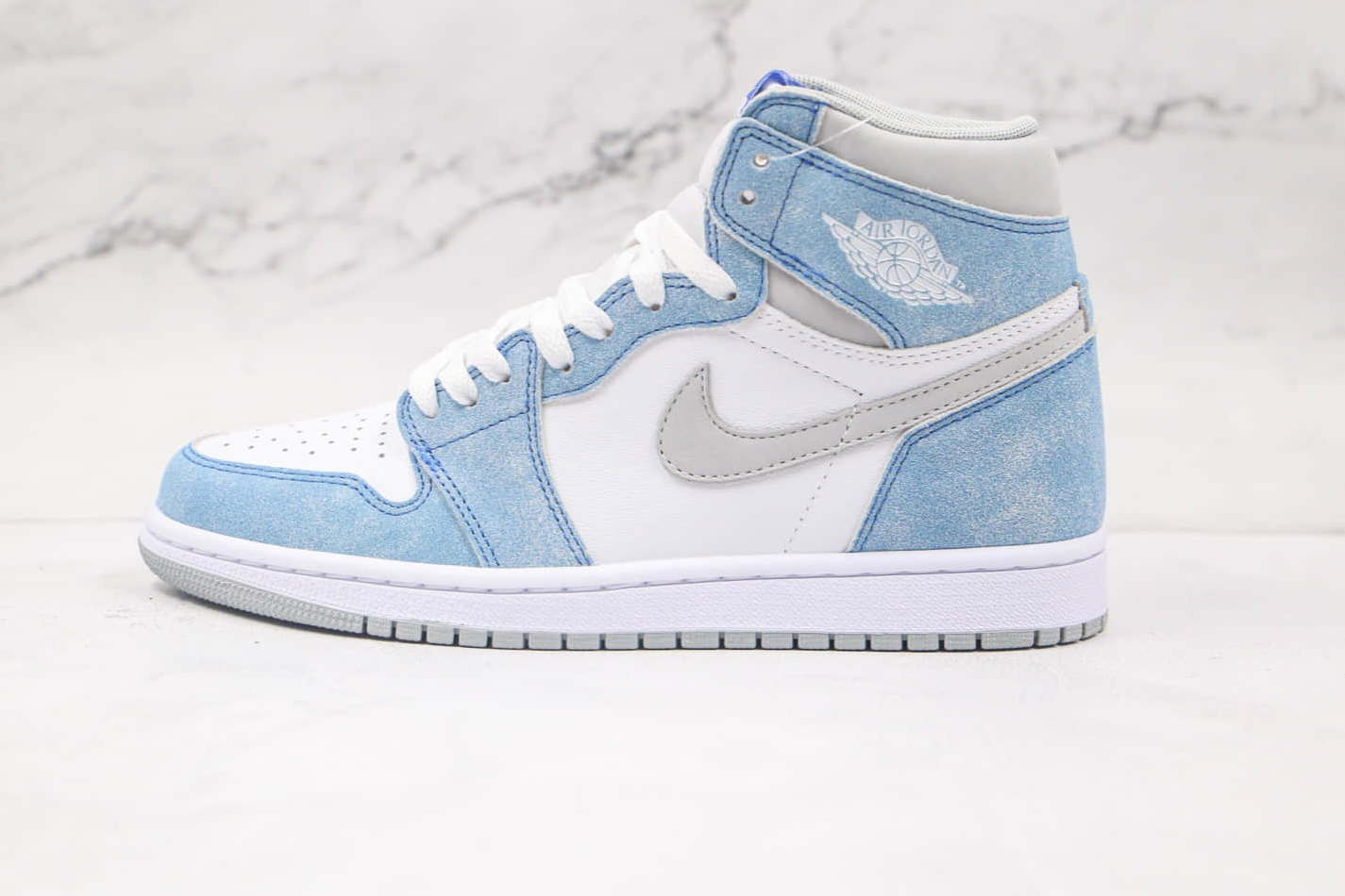 Air Jordan 1 Retro High OG - Hyper Royal Light Smoke Grey 555088-402