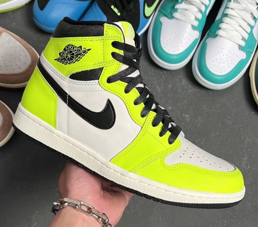 Air Jordan 1 Retro High OG 'Visionaire' 555088-702 - Iconic Sneakers for Serious Collectors