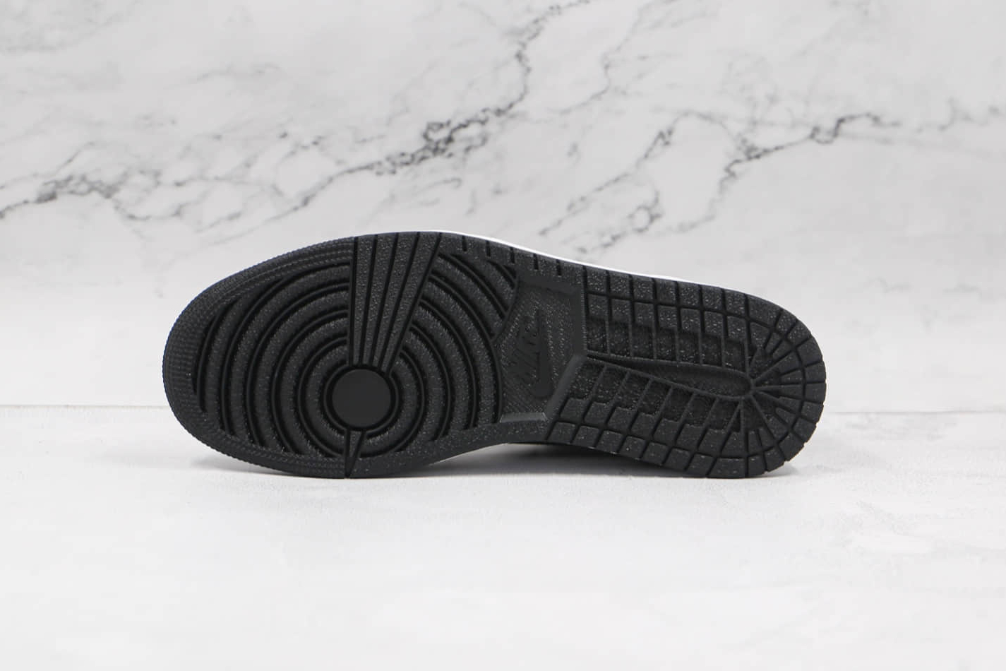 Air Jordan 1 Low SE 'Silver Toe' DA5551-001 - Iconic Style with a Hint of Silver
