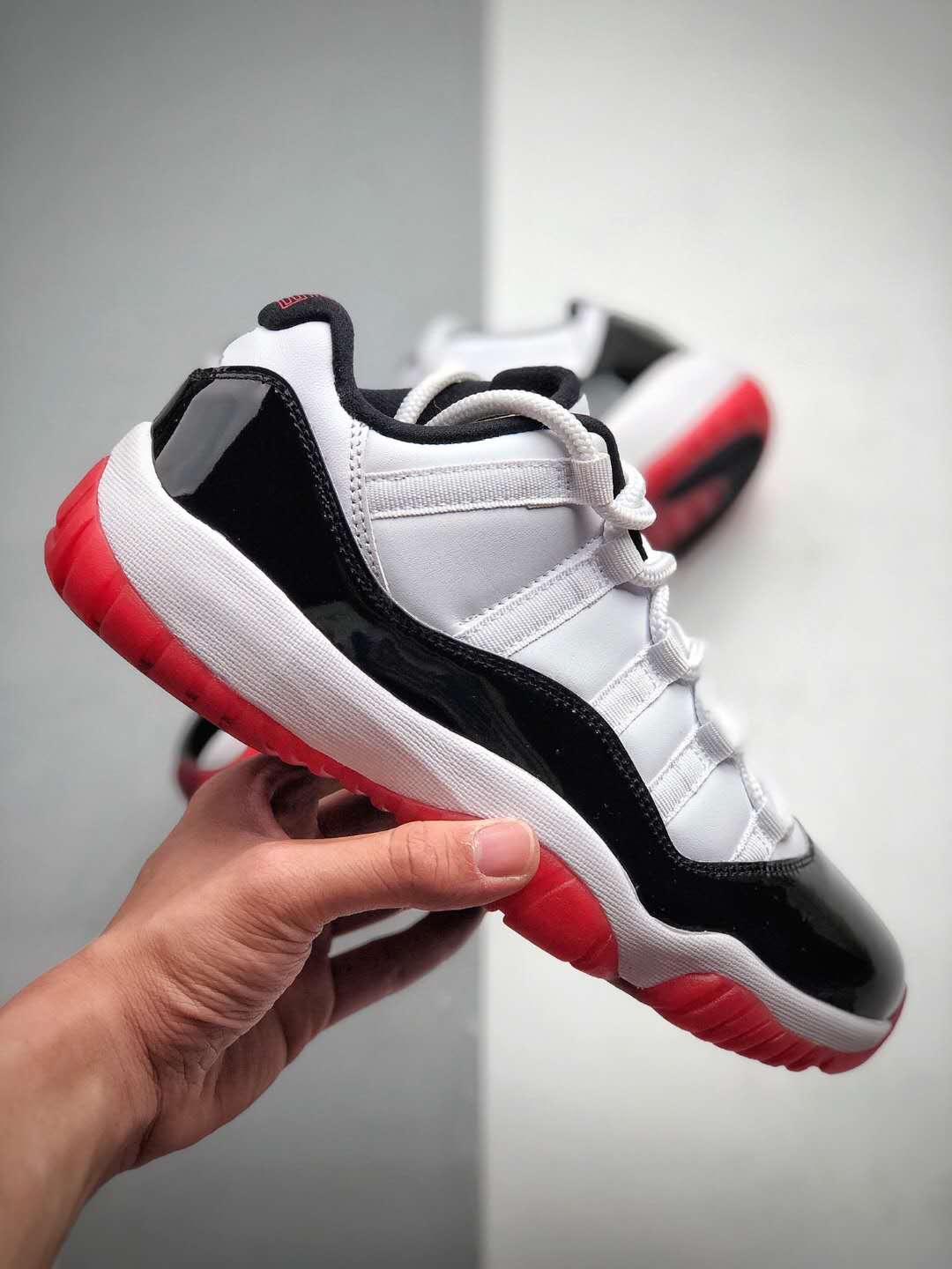 Air Jordan 11 Retro Low 'Concord-Bred' AV2187-160 - Iconic Style and Classic Colorway for the Ultimate Sneaker Enthusiast!