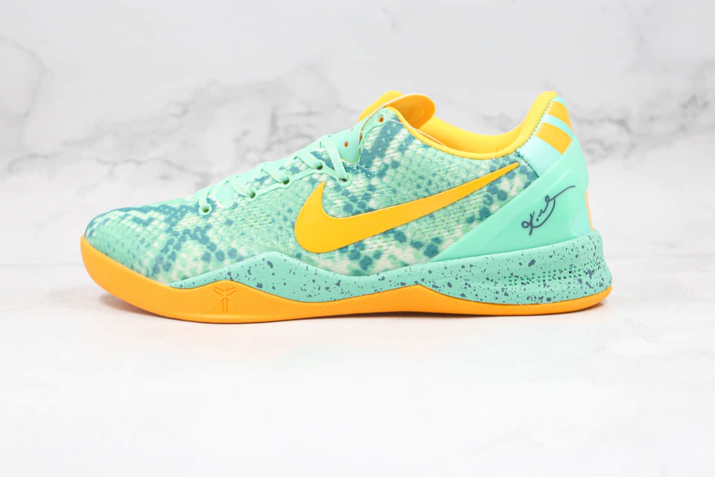Nike Kobe 8 'Green Glow' 555035-304 - Best Price, Limited Edition