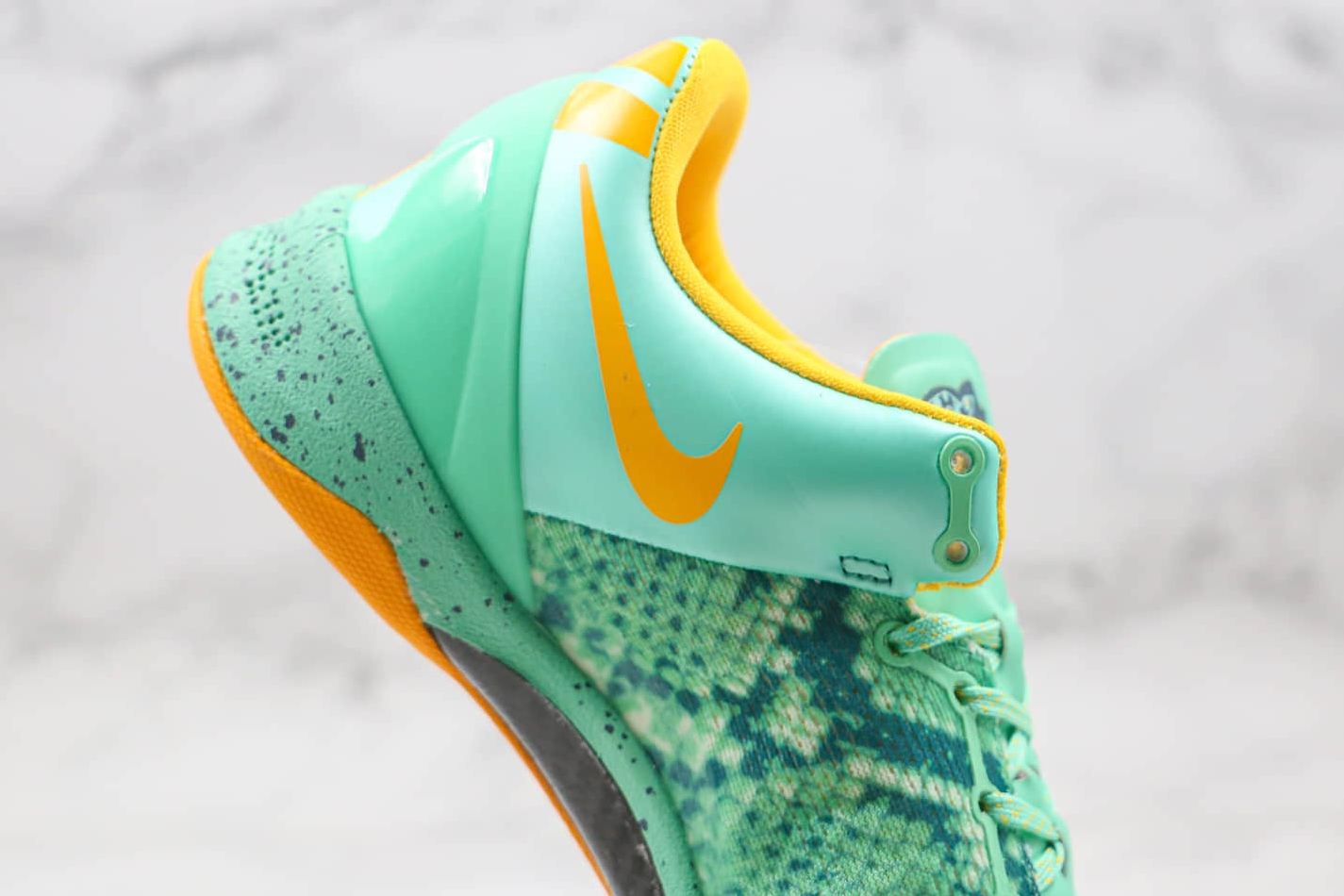 Nike Kobe 8 'Green Glow' 555035-304 - Best Price, Limited Edition