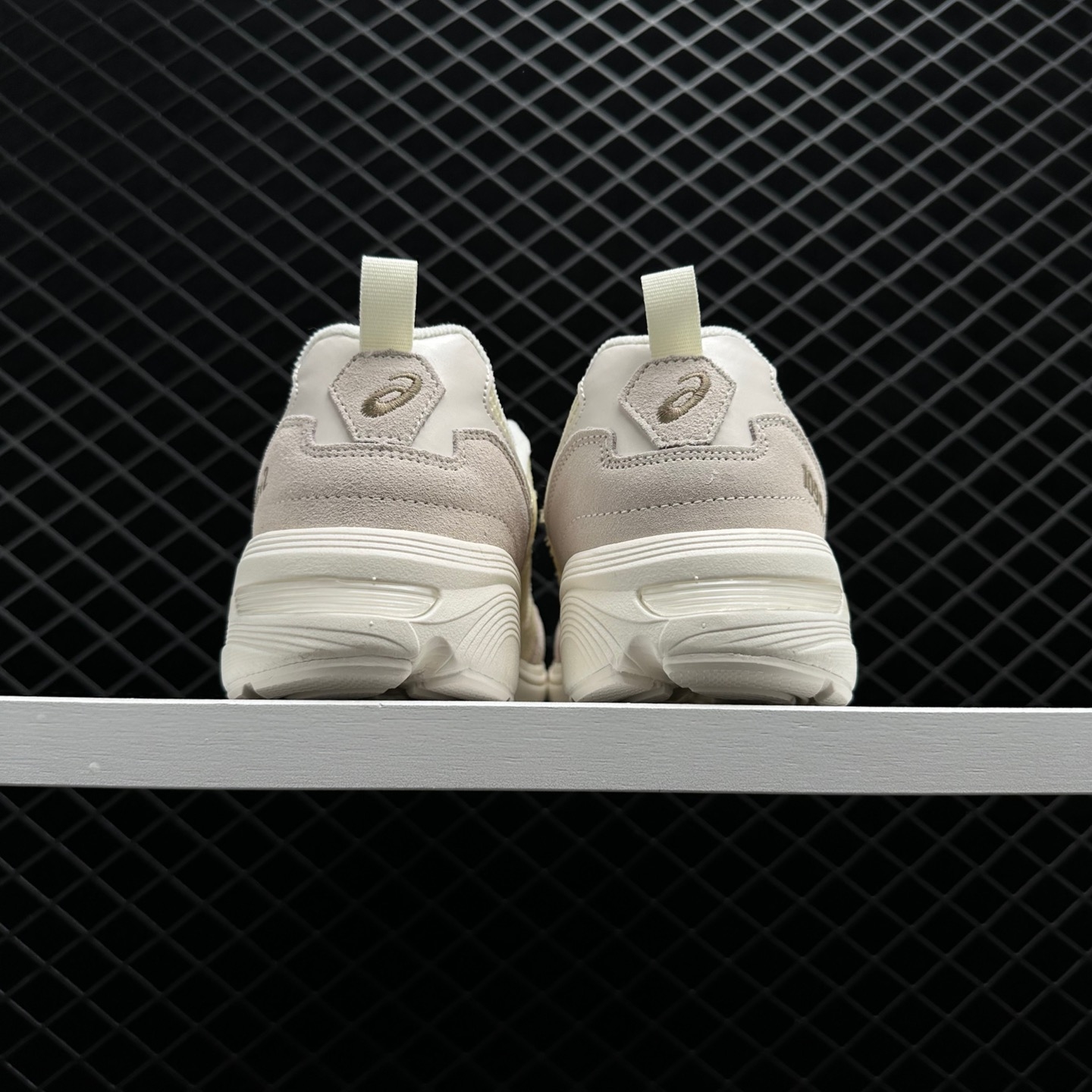 Asics Gel 1090 V2 Cream: Get Stylish with the 1203A224-100 Model Asics Gel 1090 V2 Cream: Get Stylish with the 1203A224-100 Model