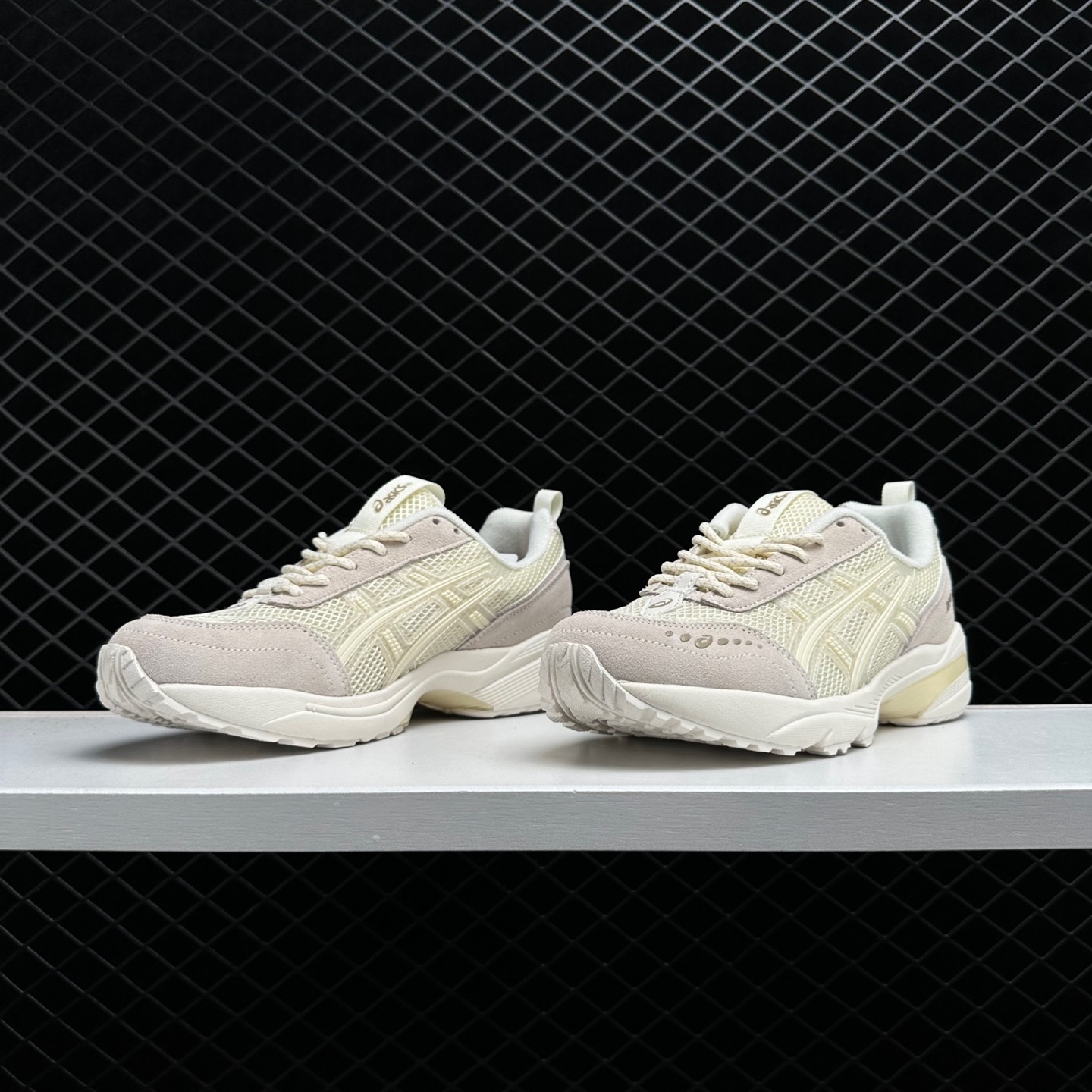 Asics Gel 1090 V2 Cream: Get Stylish with the 1203A224-100 Model Asics Gel 1090 V2 Cream: Get Stylish with the 1203A224-100 Model