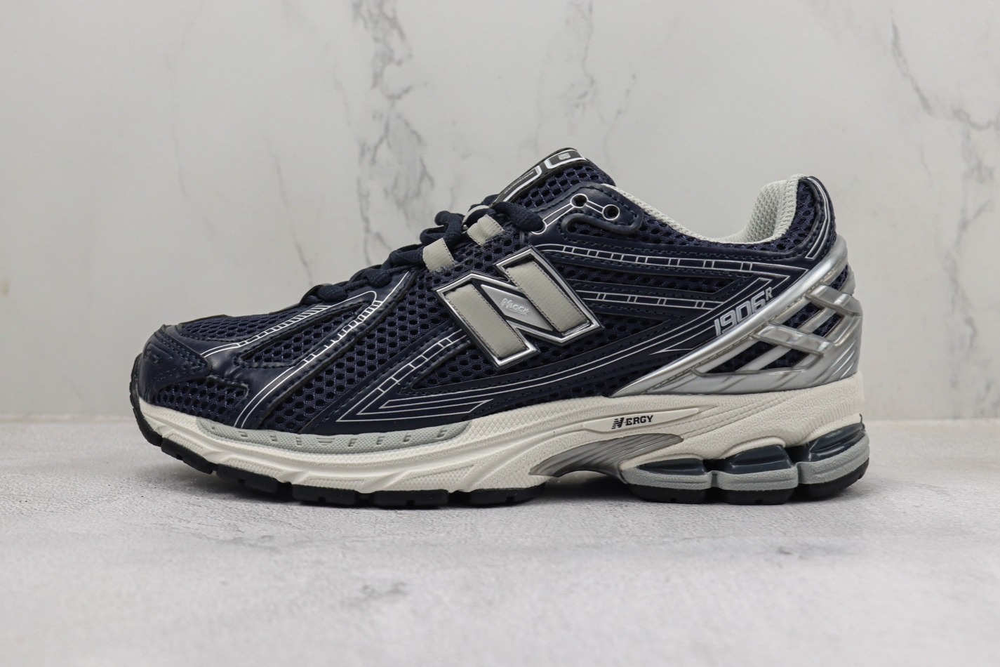 New Balance 1906R 'Eclipse': Stylish and Comfortable Men's Running Shoes New Balance 1906R 'Eclipse': Stylish and Comfortable Men's Running Shoes