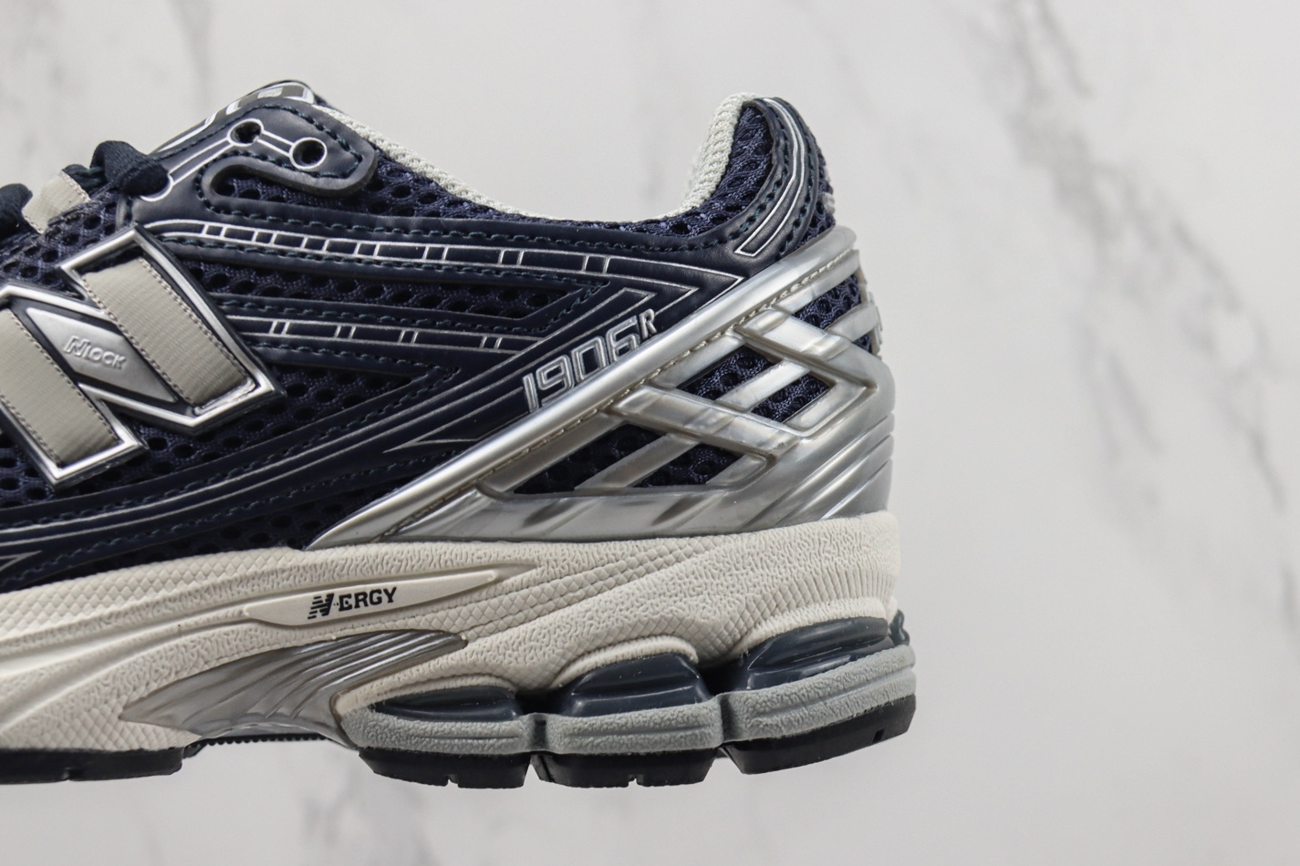 New Balance 1906R 'Eclipse': Stylish and Comfortable Men's Running Shoes New Balance 1906R 'Eclipse': Stylish and Comfortable Men's Running Shoes