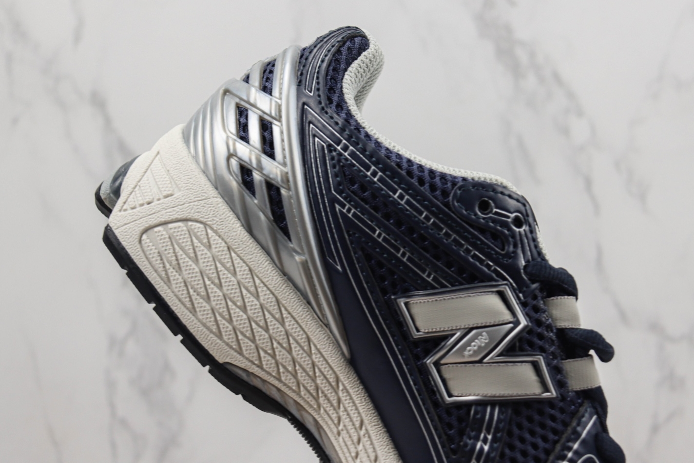 New Balance 1906R 'Eclipse': Stylish and Comfortable Men's Running Shoes New Balance 1906R 'Eclipse': Stylish and Comfortable Men's Running Shoes