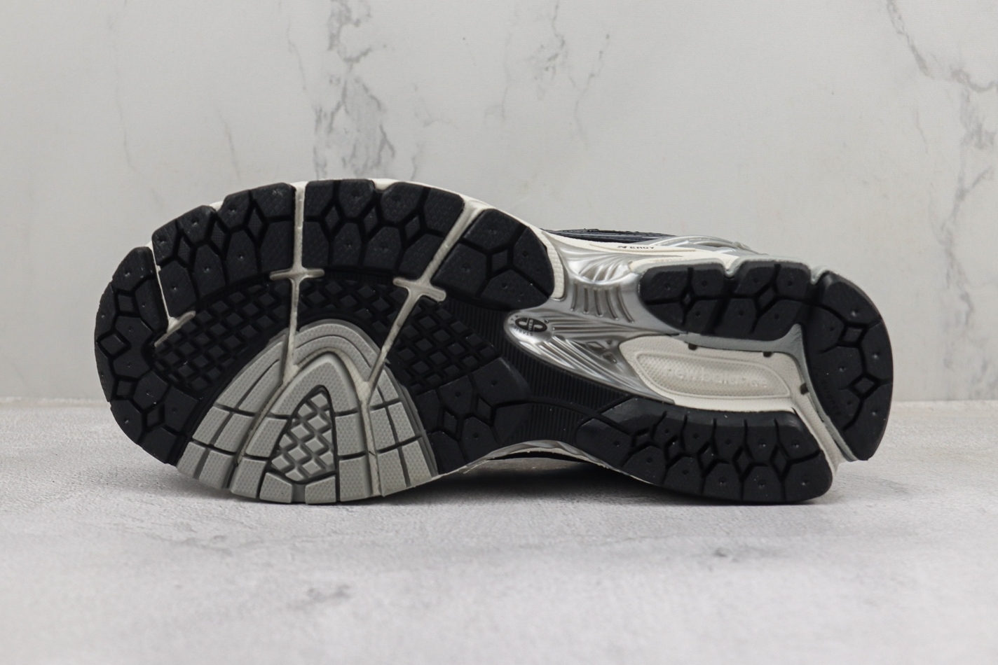 New Balance 1906R 'Eclipse': Stylish and Comfortable Men's Running Shoes New Balance 1906R 'Eclipse': Stylish and Comfortable Men's Running Shoes