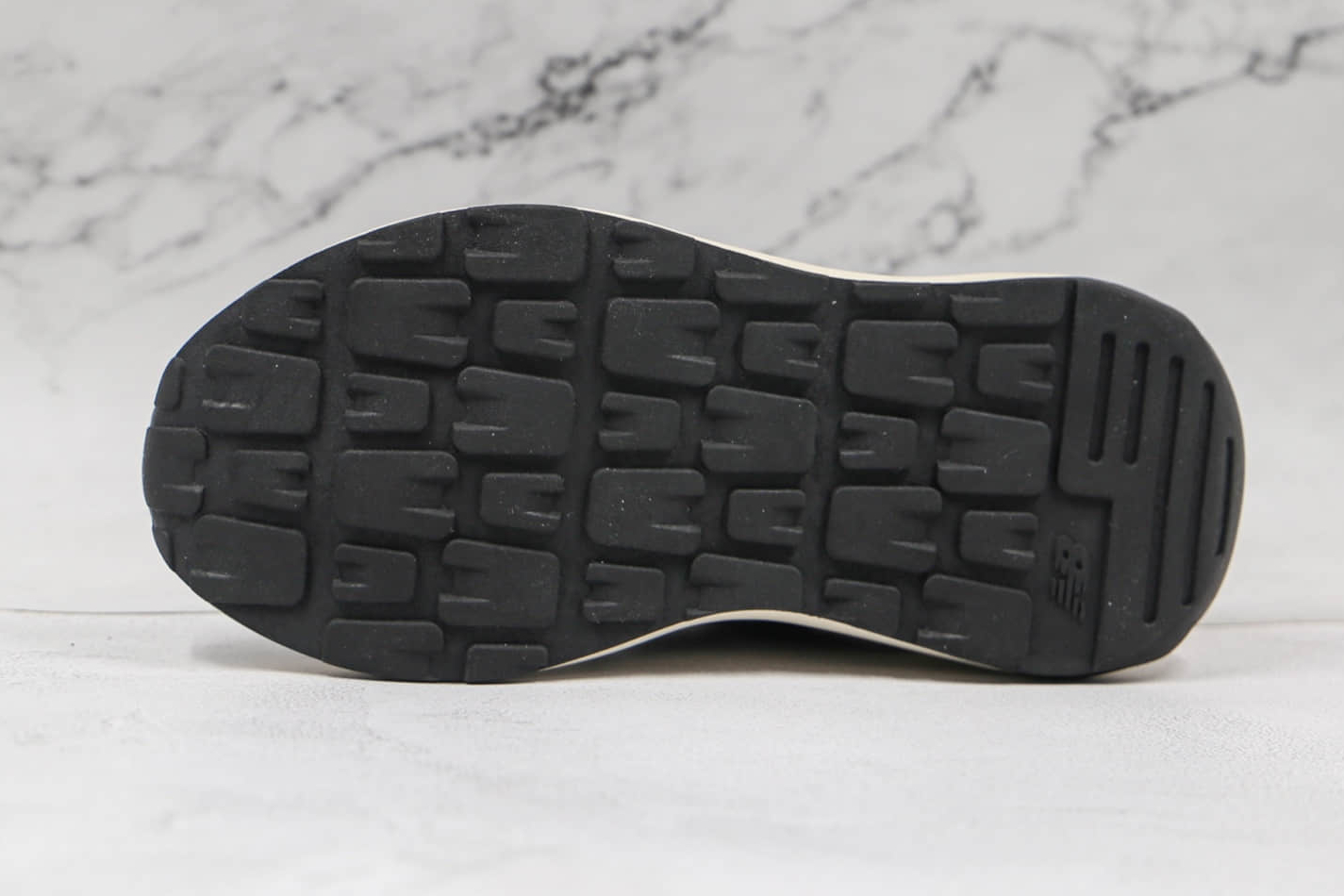 New Balance 5740 'Navy' W5740LB - Sleek and Stylish Women's Sneakers New Balance 5740 'Navy' W5740LB - Sleek and Stylish Women's Sneakers