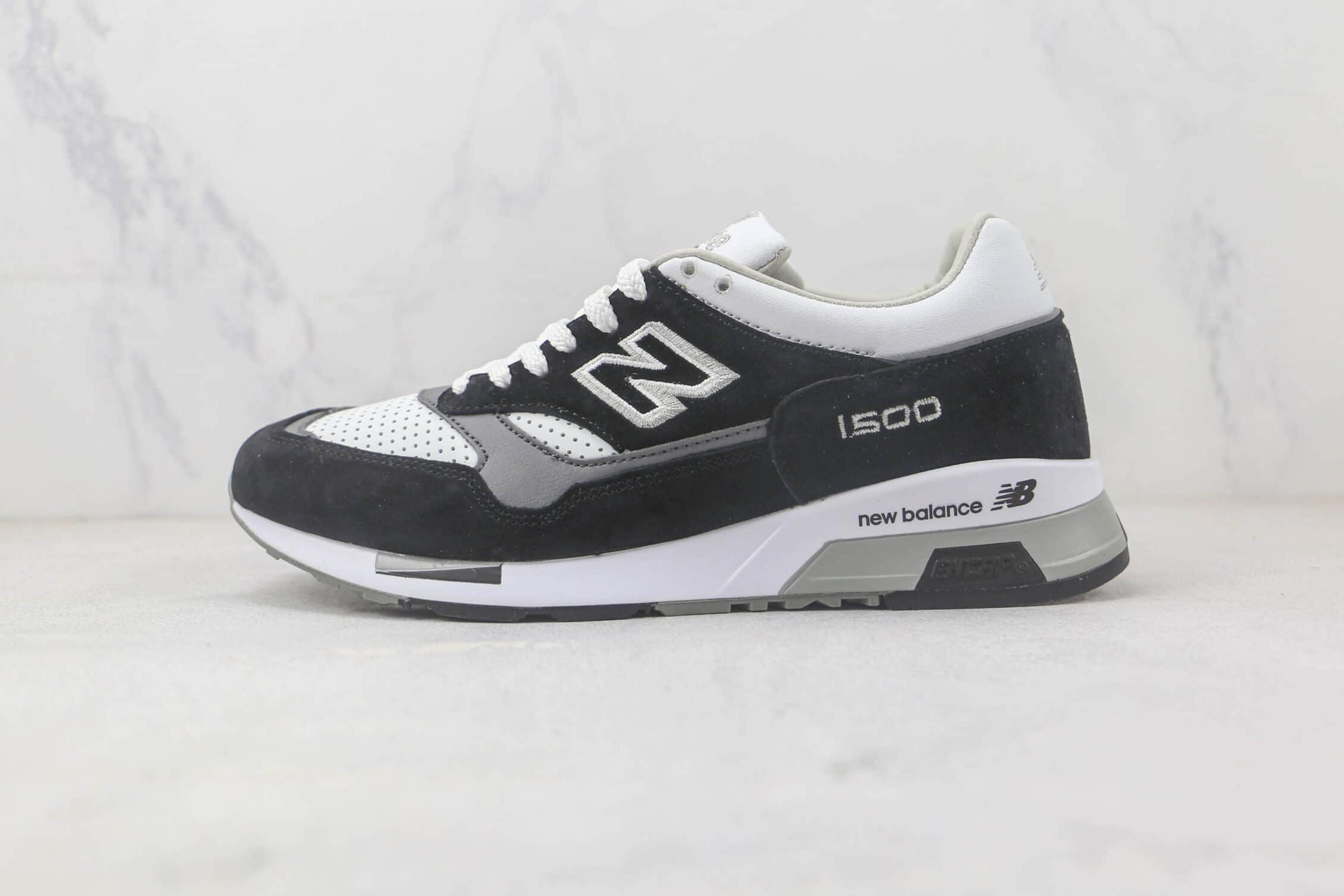 New Balance 1500 Made in England 'Black White' M1500KGW - Premium Sneakers for Style and Comfort New Balance 1500 Made in England 'Black White' M1500KGW - Premium Sneakers for Style and Comfort