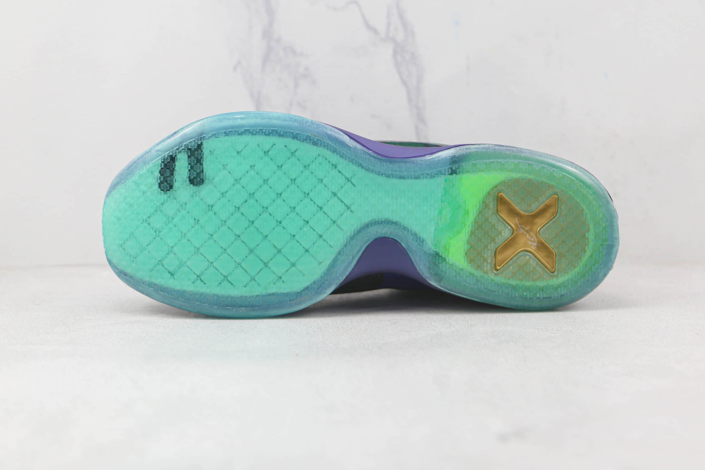 Nike Kobe 10 'Overcome' 705317-305 - Conquer Challenges with Style Nike Kobe 10 'Overcome' 705317-305 - Conquer Challenges with Style